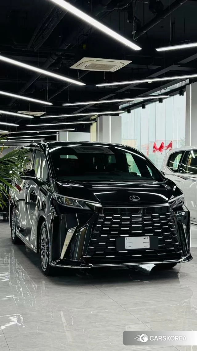 Lexus LM id 4239573 из Китая 7
