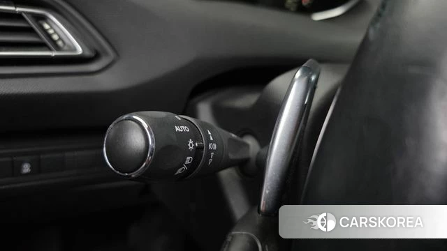 Peugeot 308 second generation 2019 Белый из Кореи, фото 6