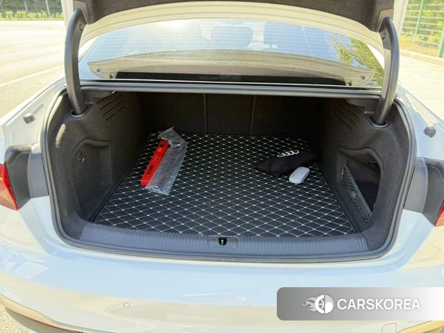 Audi A4L id 4275776 из Китая 7