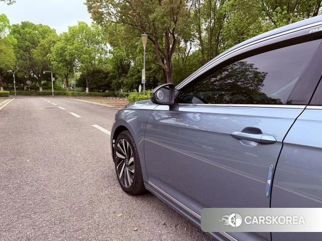 Volkswagen Passat id 4209843 из Китая 7