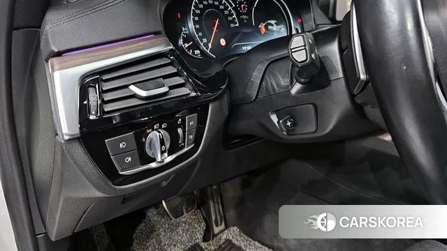 BMW 5 Series (G30) id 3773319 из Кореи 7