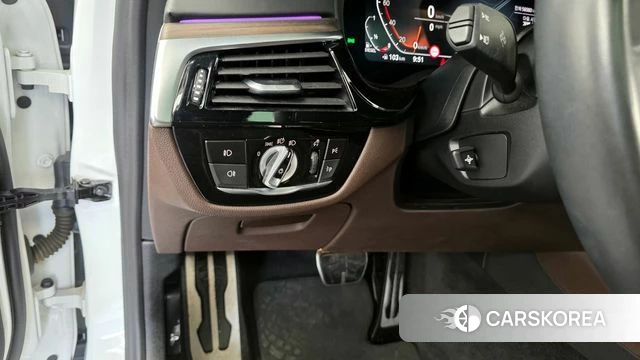 BMW 5 Series (G30) id 3954949 из Кореи 7