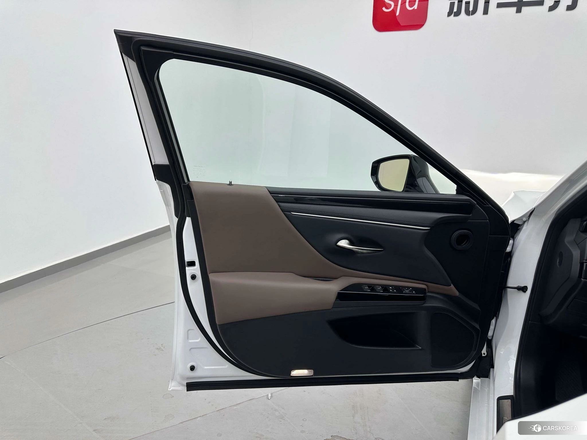 Lexus ES id 4473397 из Китая 7