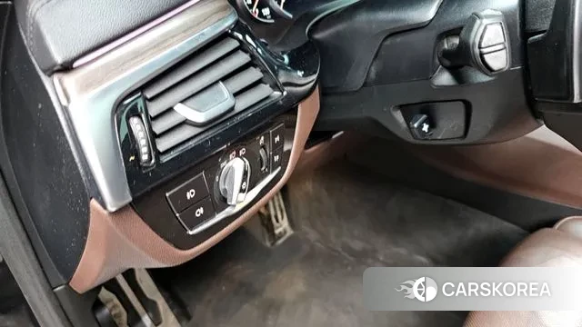 BMW 5 Series (G30) id 3336731 из Кореи 7