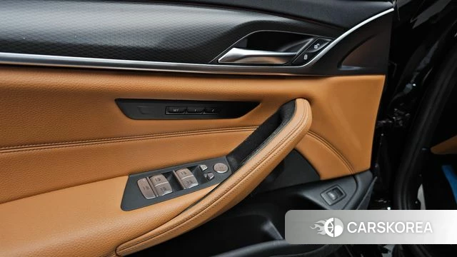 BMW 5 Series (G30) id 4409716 из Кореи 7
