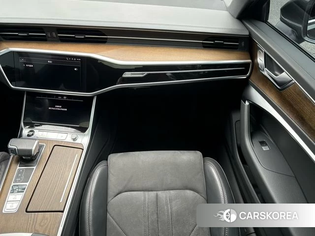 Audi A6L id 4299708 из Китая 7