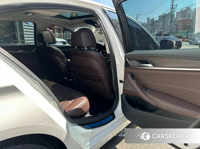 BMW 5 Series (G30) id 3923851 из Кореи 7