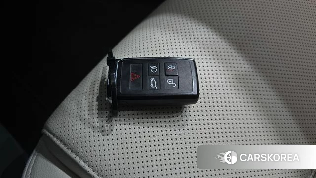 Jaguar E-PACE id 4596093 из Кореи 7