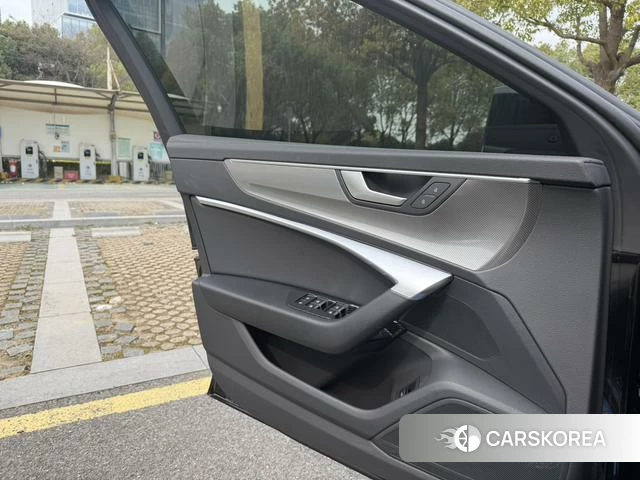 Audi A6L id 4260436 из Китая 7