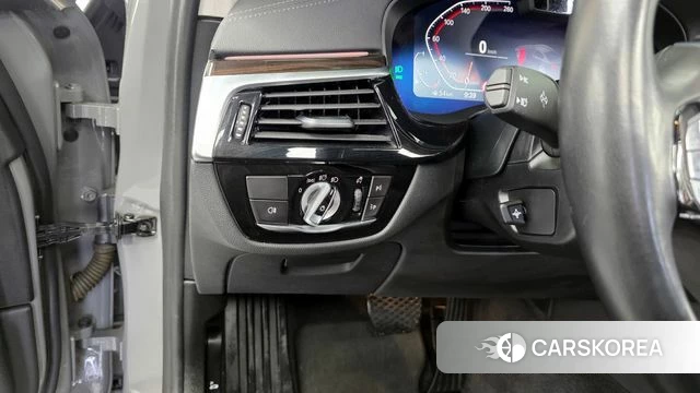 BMW 5 Series (G30) id 3833387 из Кореи 7