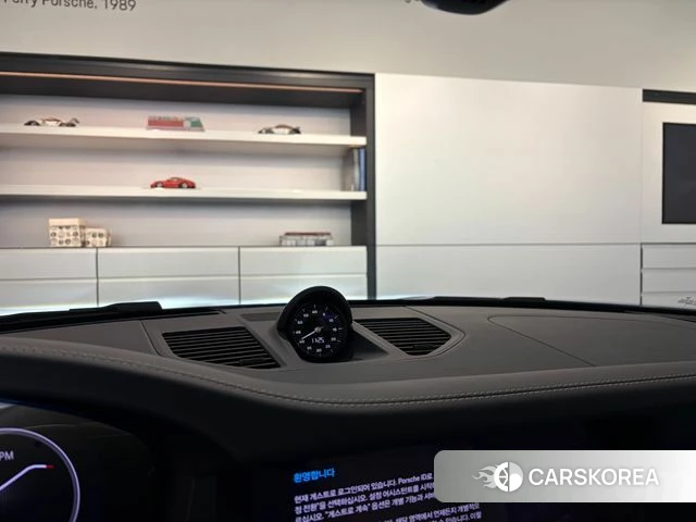 Porsche 911(992) id 4617338 из Кореи 7