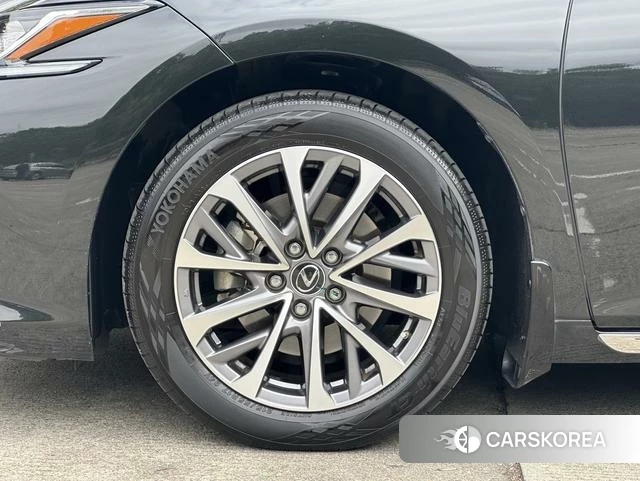 Lexus ES id 4277537 из Китая 7