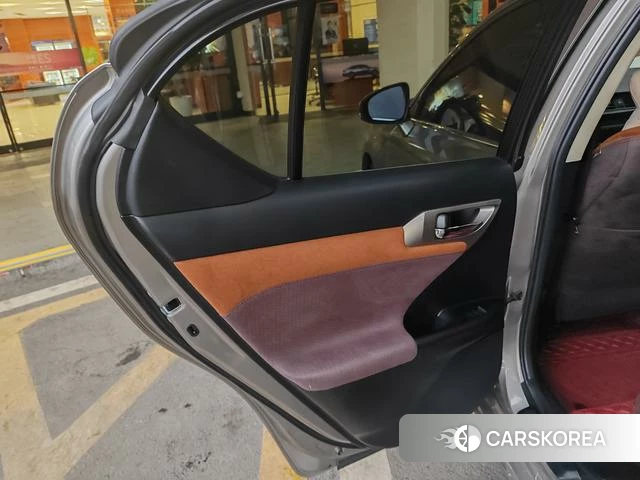 Lexus CT id 4262010 из Китая 7
