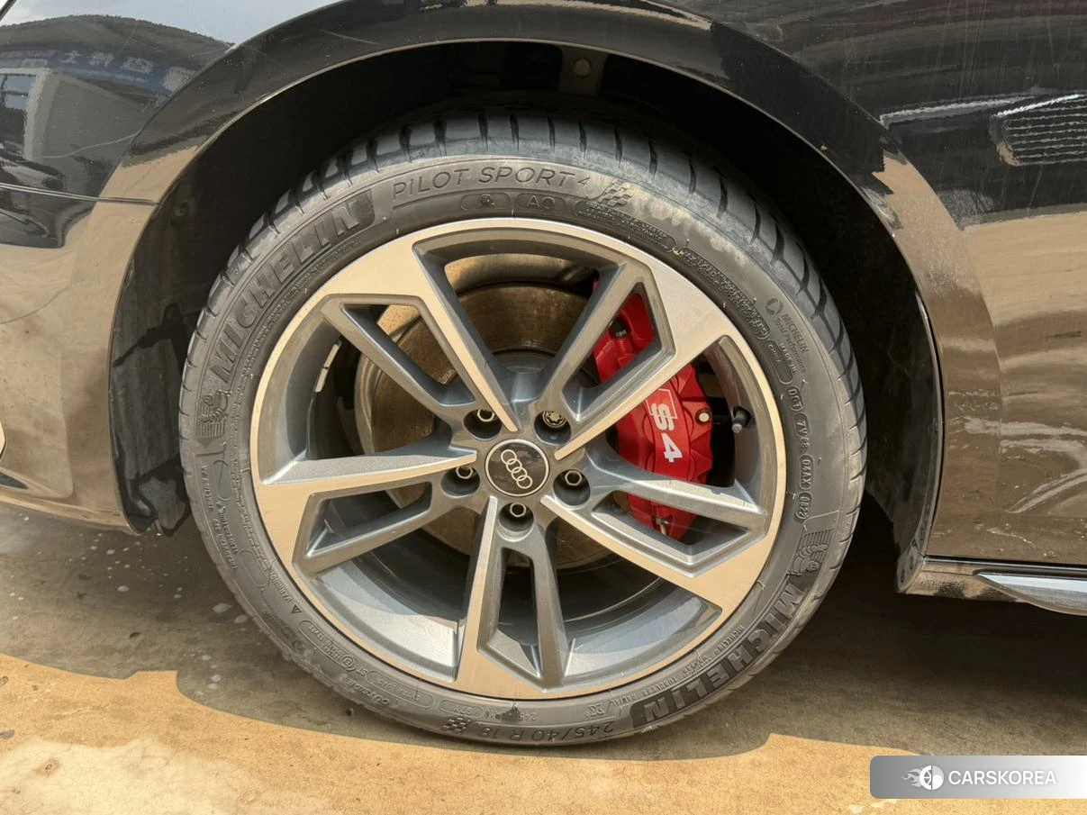 Audi A4L id 4512460 из Китая 7