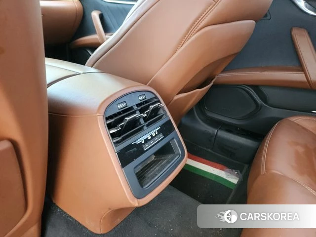 Maserati Quattroporte id 3900062 из Кореи 7