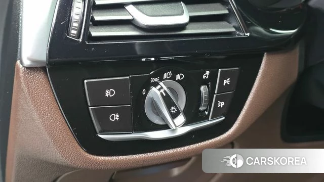 BMW 5 Series (G30) id 4872846 из Кореи 7