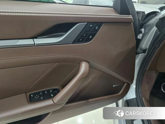 Porsche 911(992) id 4665043 из Кореи 7