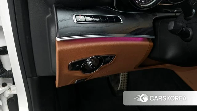 Mercedes-Benz E-Class W213 id 3853696 из Кореи 7