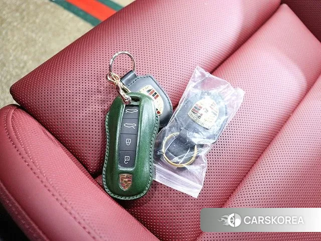 Porsche Taycan id 3031630 из Кореи 7