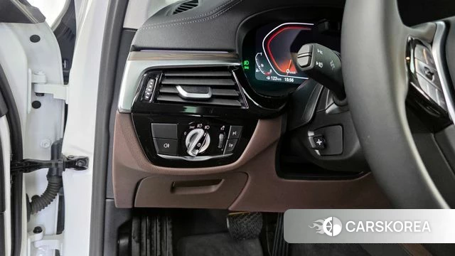 BMW 5 Series (G30) id 3953277 из Кореи 7