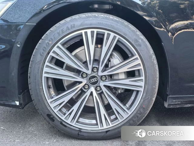 Audi A6L id 4300392 из Китая 7