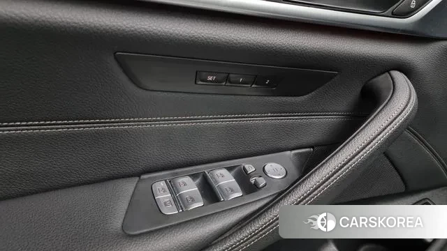 BMW 5 Series (G30) id 3212786 из Кореи 7