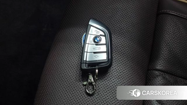 BMW 5 Series (G30) id 4793724 из Кореи 7