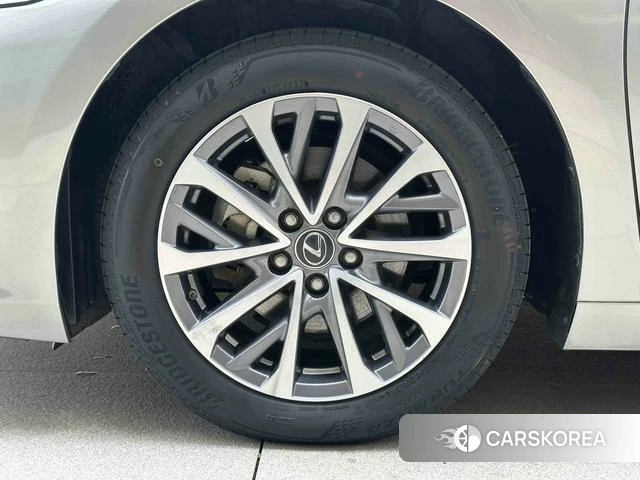 Lexus ES id 4220878 из Китая 7