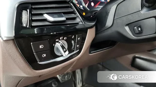 BMW 5 Series (G30) id 3515427 из Кореи 7