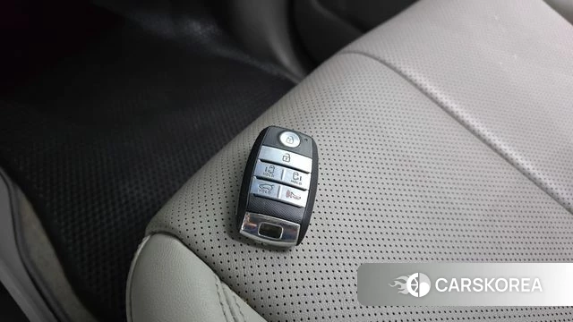 Kia The New Carnival id 4873280 из Кореи 7