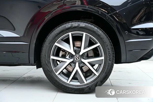 Volkswagen Touareg id 4275472 из Китая 7