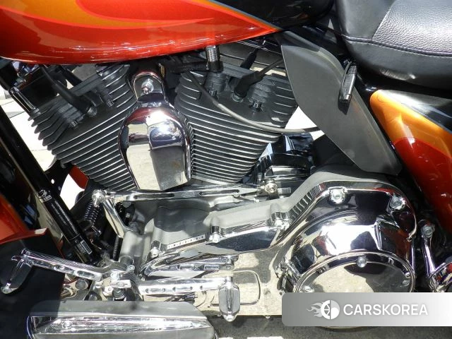 Harley-Davidson Electra Glide FLHTCUSE1800 CVO id 3947966 из Японии 7