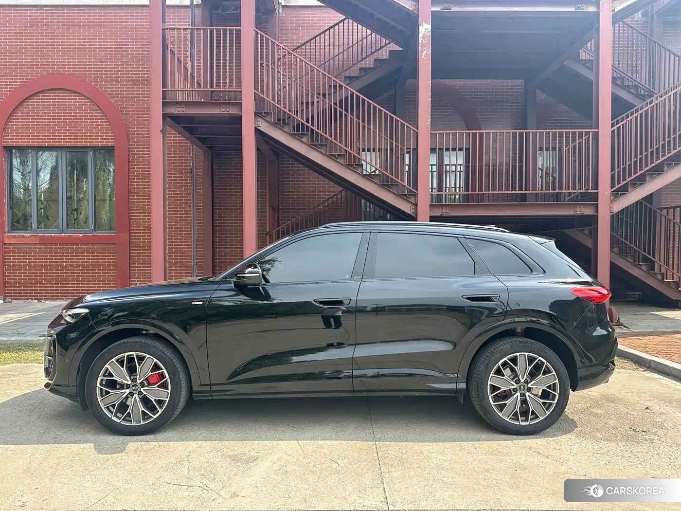 Audi Q5L id 4653978 из Китая 7