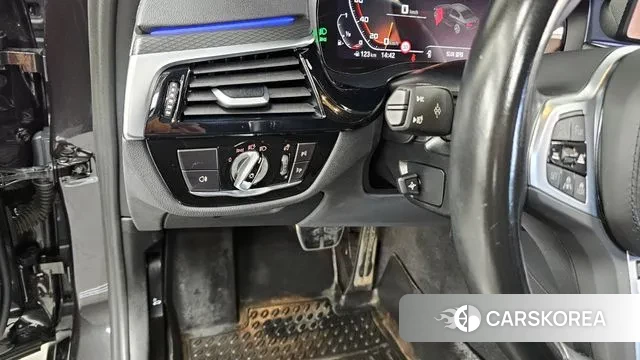 BMW 5 Series (G30) id 3011625 из Кореи 7