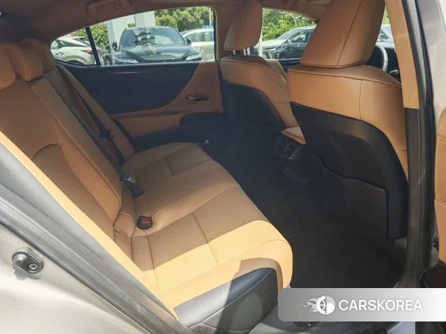 Lexus ES id 4334745 из Китая 7