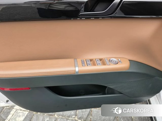 Hyundai Grandeur (GN7) id 3838791 из Кореи 7