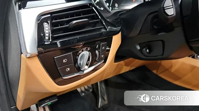 BMW 5 Series (G30) id 3254382 из Кореи 7