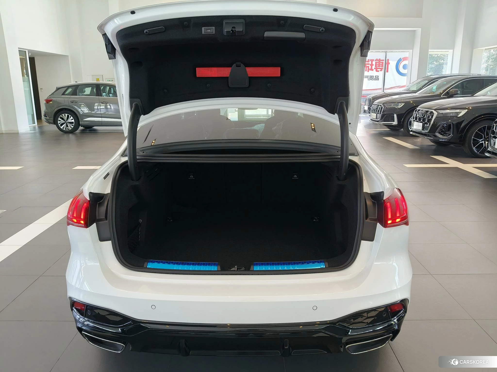 Audi A5L id 4492861 из Китая 7
