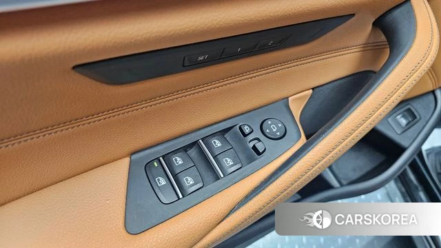 BMW 5 Series (G30) id 3885962 из Кореи 7