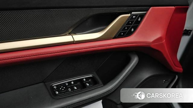 Porsche Taycan id 3934574 из Кореи 7