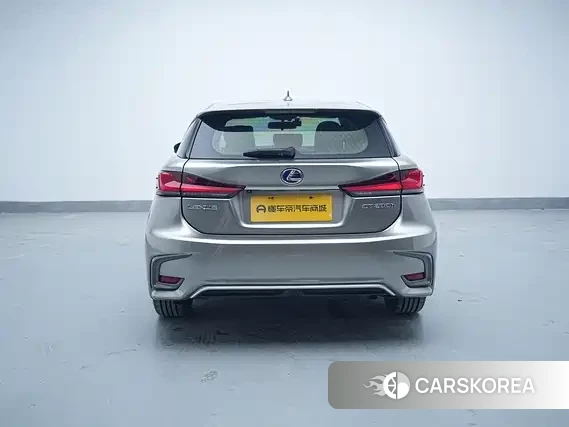 Lexus CT id 4628354 из Китая 8