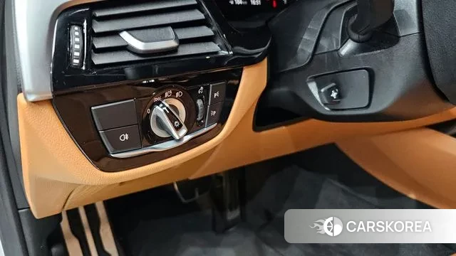 BMW 5 Series (G30) id 3366325 из Кореи 7