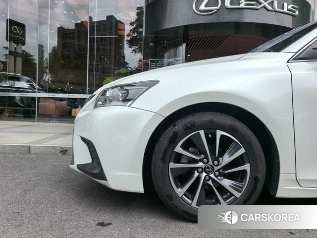 Lexus CT id 4335905 из Китая 7