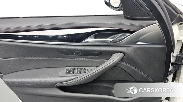 BMW 5 Series (G30) id 3403066 из Кореи 7