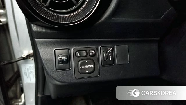 Toyota Prius C id 3801495 из Кореи 7