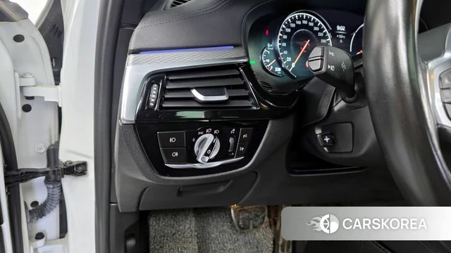 BMW 5 Series (G30) id 3829128 из Кореи 7