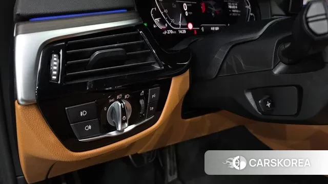 BMW 5 Series (G30) id 3519859 из Кореи 7