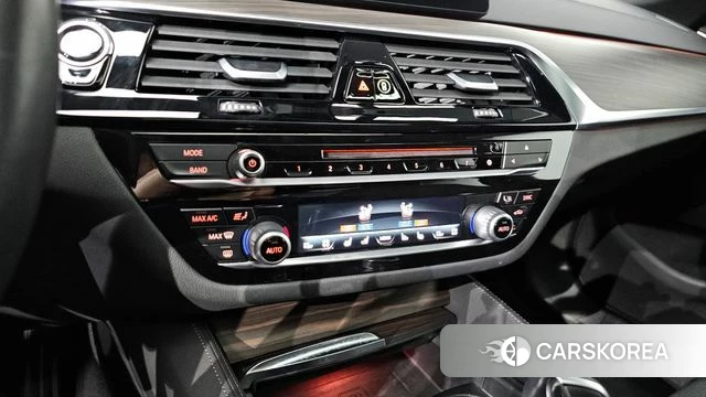 BMW 5 Series (G30) id 3886489 из Кореи 7