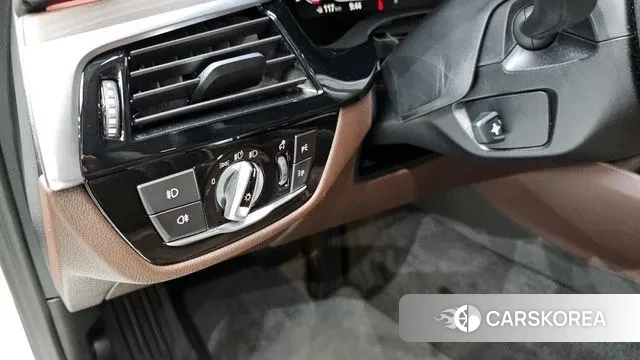 BMW 5 Series (G30) id 3344327 из Кореи 7