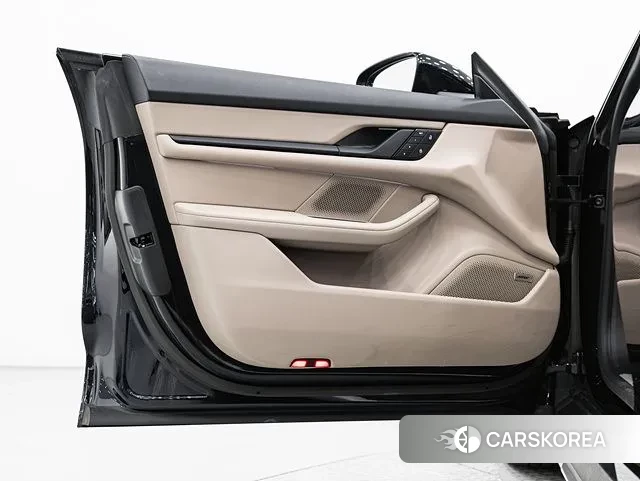 Porsche Taycan id 3739678 из Кореи 7